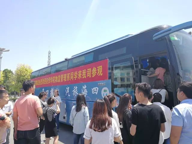 百余名高校学子搭乘冰球突破豪华版网址“就业直通车”成功就业！