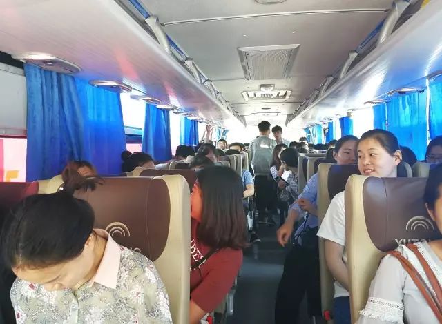 百余名高校学子搭乘冰球突破豪华版网址“就业直通车”成功就业！