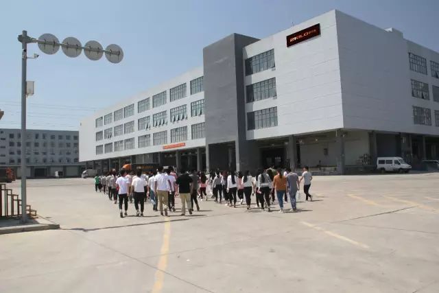 百余名高校学子搭乘冰球突破豪华版网址“就业直通车”成功就业！