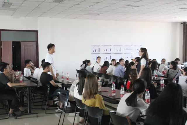 百余名高校学子搭乘冰球突破豪华版网址“就业直通车”成功就业！