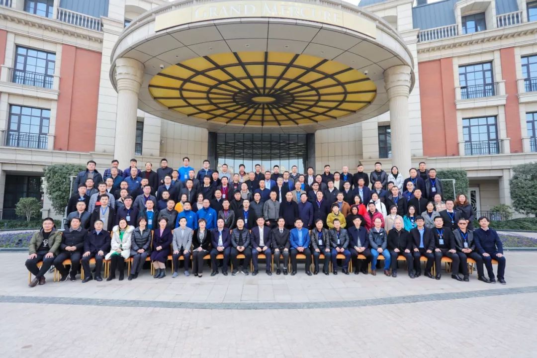 冰球突破豪华版网址物流获评“诚信经营示范企业”、“河南物流十佳成长型企业”两项殊荣！