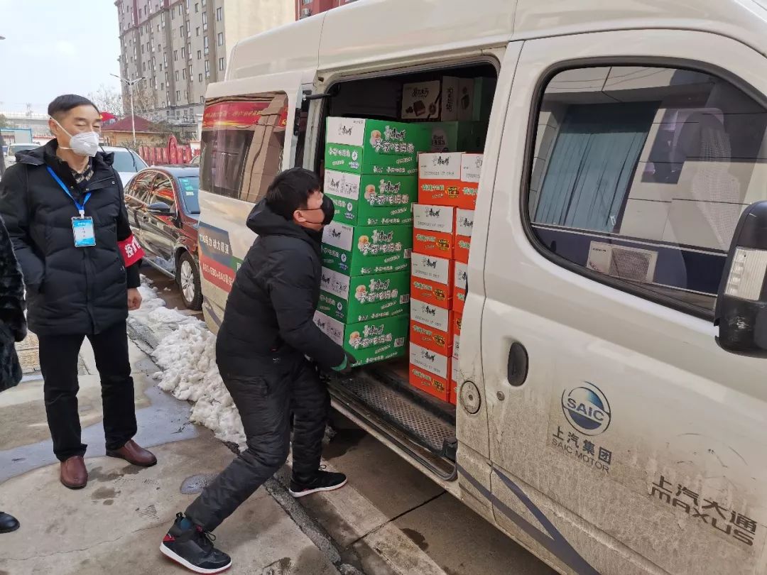 战“疫” ▏冰球突破豪华版网址物流向港区捐赠生活物资，共同守护你我的家园！