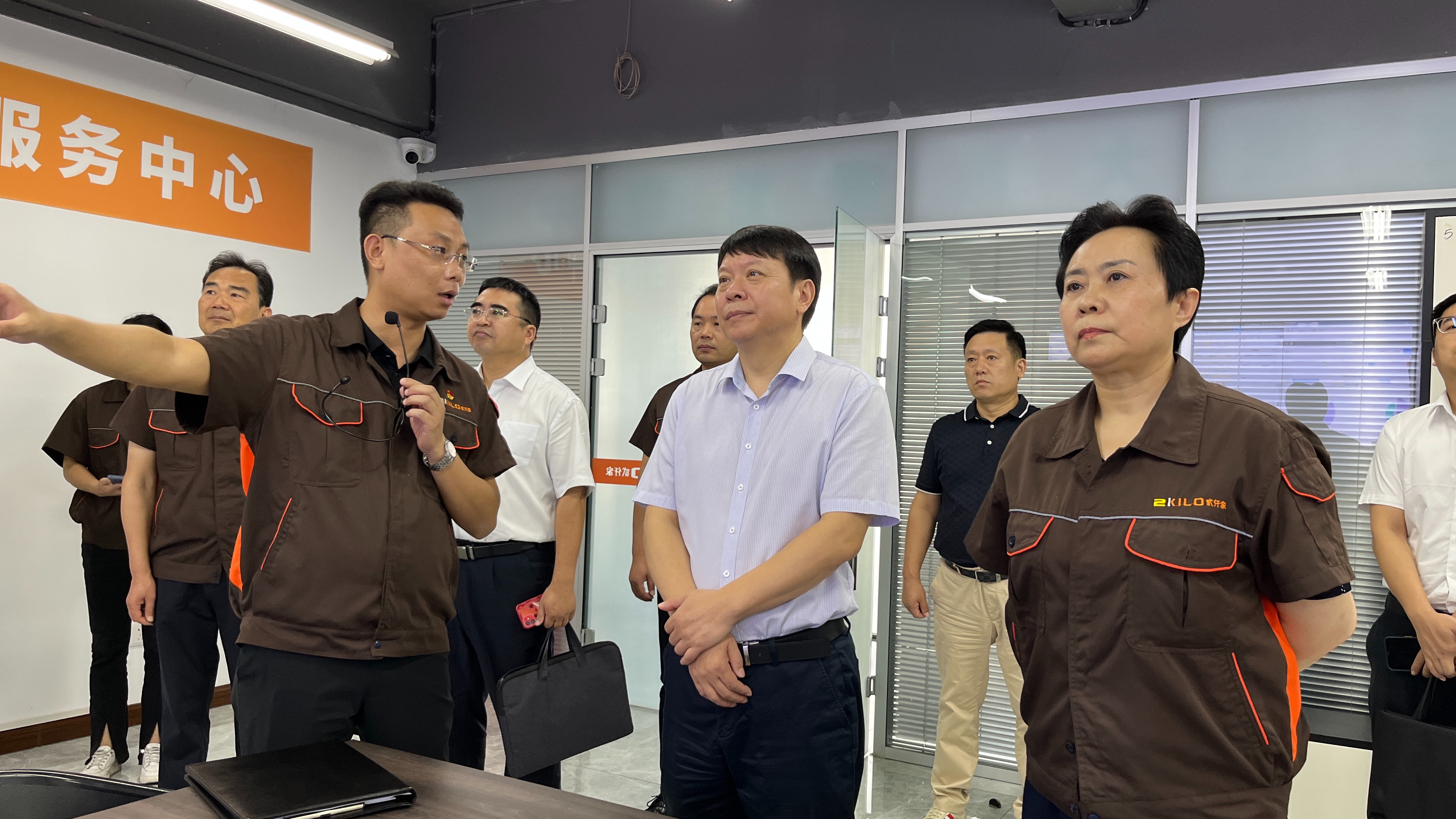 河南铁建投物流谢立伟董事长一行莅临冰球突破豪华版网址物流园指导工作！